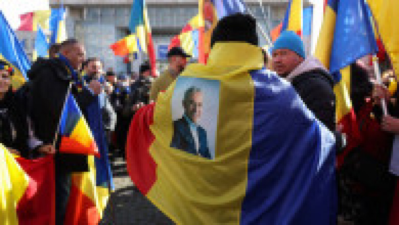 Călin Georgescu și susținători ai acestuia participă la un eveniment organizat cu ocazia Unirii Principatelor, la monumentul eroilor militari din Parcul Tineretului, în București, 24 ianuarie 2025. Inquam Photos / George Călin | Poza 12 din 23