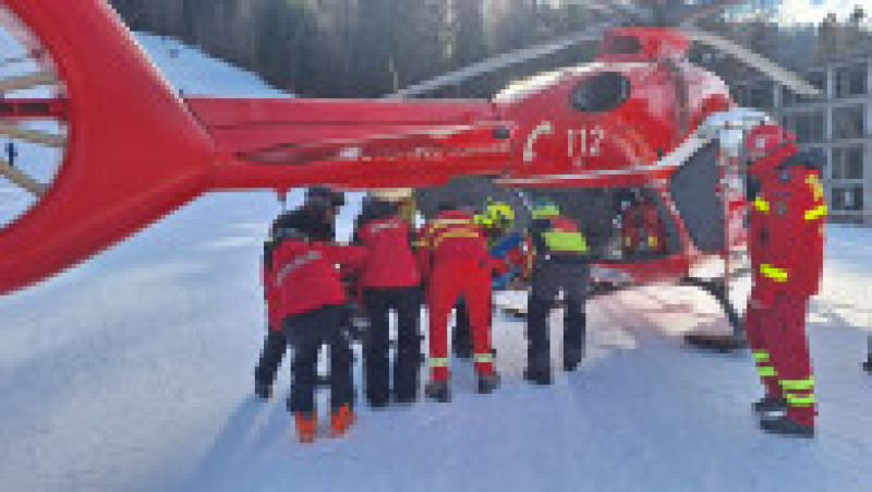 Un bărbat a suferit un traumatism cranio-cerebral, în urma unei căzături, pe o pârtie din Azuga. Foto: Salvamont Prahova | Poza 3 din 3