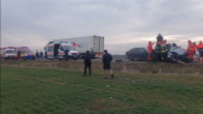 Accident grav pe DN6, județul Dolj: Trei morți și trei răniți. Drumul este blocat iar un elicopter intervine în zonă. Foto: IPJ Dolj/ Digi24 | Poza 2 din 3