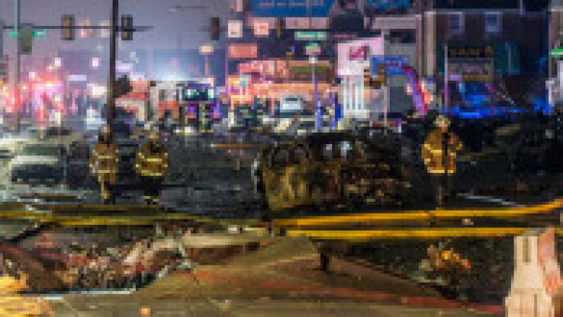 Urmările prăbușirii ambulanței aerienei în Philadelphia, SUA Foto: Profimedia | Poza 2 din 7