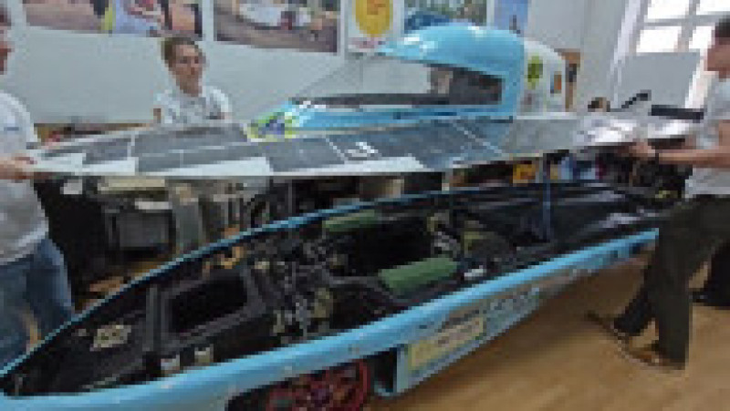 Mașina solară construită de 40 de studenți de la UTCN. Sursa foto: cluj24.ro | Poza 3 din 8