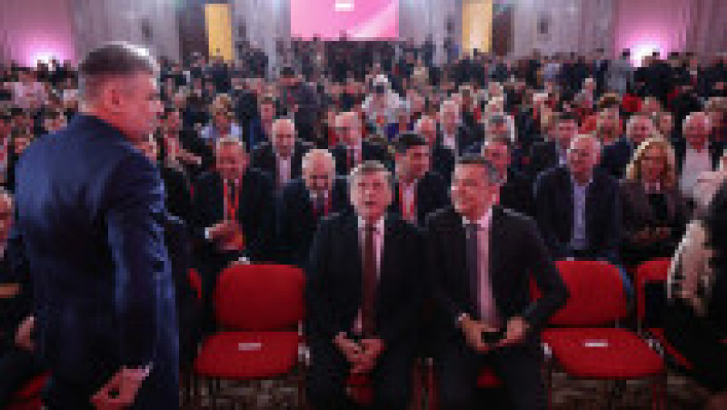 Crin Antonescu, Marcel Ciolacu și Sorin Grindeanu, la Congresul Partidului Social Democrat pentru desemnarea candidatului PSD la alegerile prezidenţiale, la Palatul Parlamentului din București, 2 februarie 2025. Inquam Photos / George Călin | Poza 2 din 9