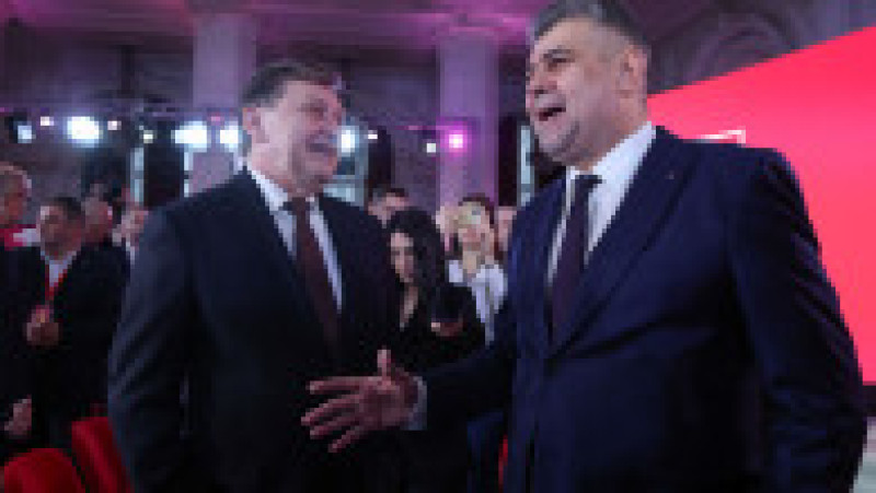 Crin Antonescu și Marcel Ciolacu, la Congresul Partidului Social Democrat pentru desemnarea candidatului PSD la alegerile prezidenţiale, la Palatul Parlamentului din București, 2 februarie 2025. Inquam Photos / George Călin | Poza 4 din 9