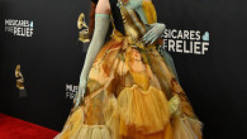 Chappell Roan a apelat la arhive, purtând o rochie vintage din colecția de couture Primăvară 2003 semnată Jean-Paul Gaultier. Foto: Profimedia | Poza 9 din 11