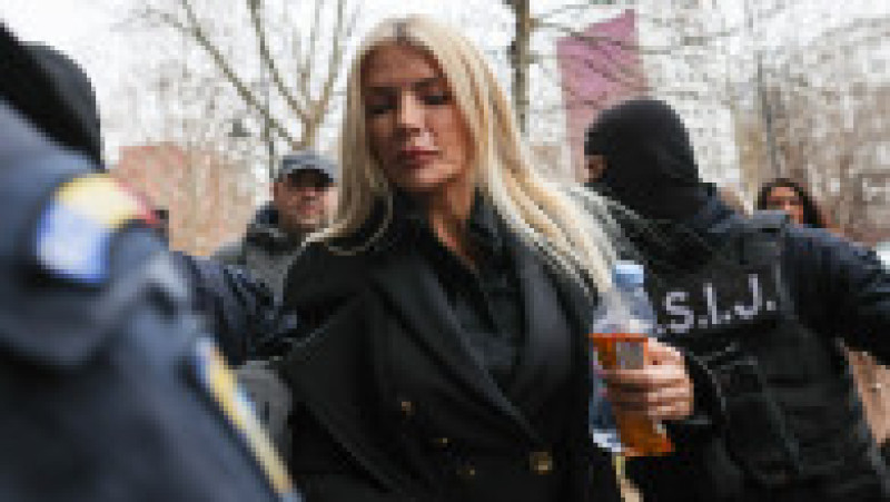 Laura Vicol și Vladimir Ciorbă sunt aduși la audieri la DIICOT în dosarul Nordis, în București, 3 februarie 2025. Inquam Photos / George Călin | Poza 4 din 5