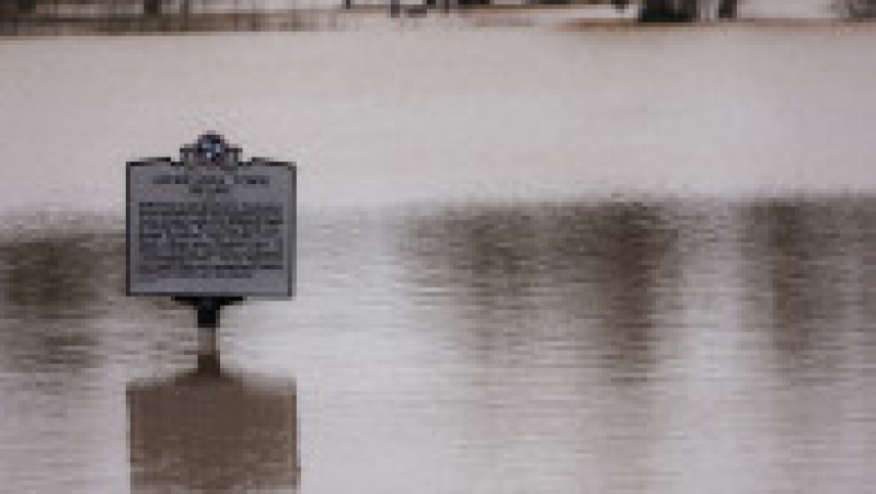 Cel puțin 10 persoane au murit în urma inundațiilor devastatoare din SUA. Trump a declarat stare de urgență. Foto: Brett Carlsen/Getty Images | Poza 2 din 4