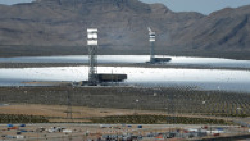 Centrala Ivanpah, construită aproape de granița dintre statele California și Nevada, se bazează pe tehnologia solară termică cu concentrarea radiației solare directe. Foto: Profimedia Images | Poza 7 din 12