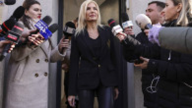Laura Vicol iese din arestul central. Foto: Inquam Photos / Octav Ganea | Poza 5 din 5