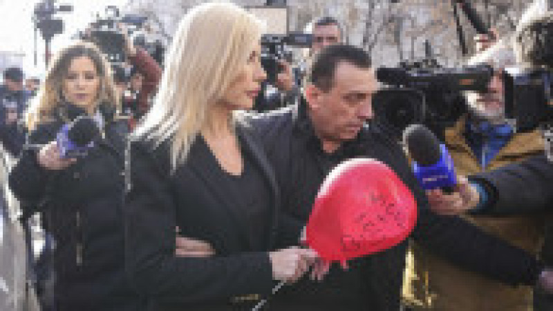 Laura Vicol iese din arestul central. Foto: Inquam Photos / Octav Ganea | Poza 1 din 5