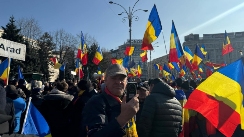 Susținătorii lui Călin Georgescu au protestat în fața Guvernului