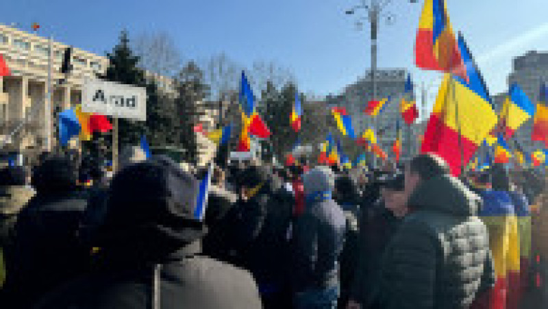 Susținătorii lui Călin Georgescu protestează în fața Guvernului | Poza 3 din 6