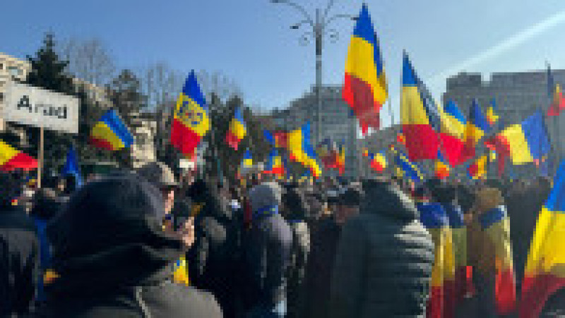 Susținătorii lui Călin Georgescu protestează în fața Guvernului | Poza 2 din 6