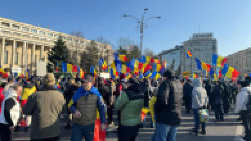Susținătorii lui Călin Georgescu protestează în fața Guvernului | Poza 5 din 6