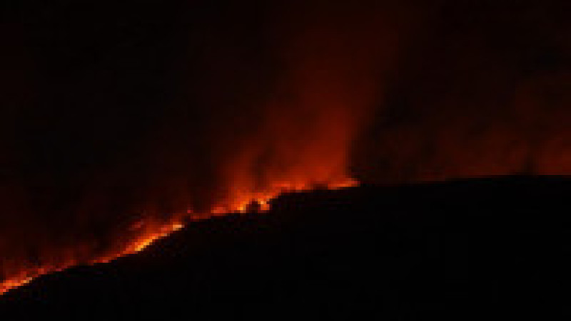 Cel mai înalt vulcan activ din Europa, dar și cel mai vechi, Muntele Etna, a oferit un spectacol impresionant de lavă și cenușă, după ce a început să erupă marți. Foto: Capturi foto/ Digi24 | Poza 4 din 5