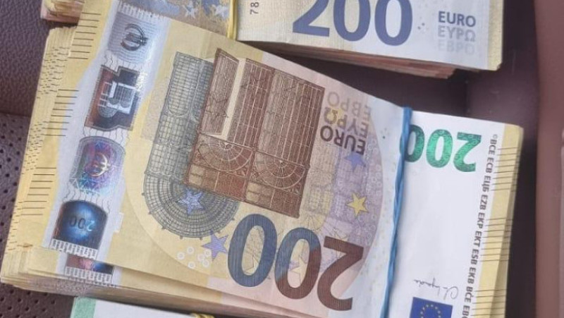 Procurorii au găsit sume mari de bani în timpul perchezițiilor