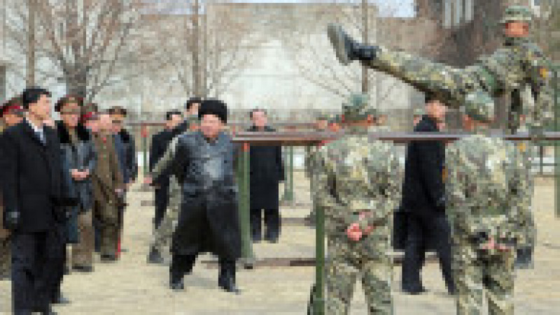Kim Jong Un a stabilit sarcini pentru renovarea academiilor militare și intensificarea educației. Sursa foto: Profimedia Images | Poza 6 din 8