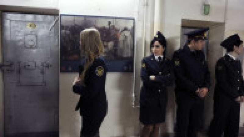 Polițiști în zona unde se amenajează muzeul. Foto: Profimedia | Poza 13 din 18