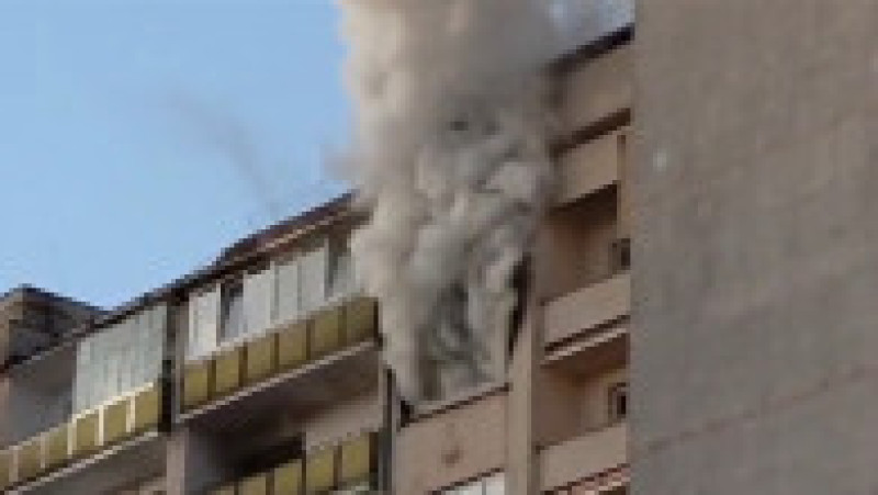 Incendiu puternic într-un bloc din Sibiu: aproape 60 de locatari, evacuați. Foto. Digi24 | Poza 1 din 3