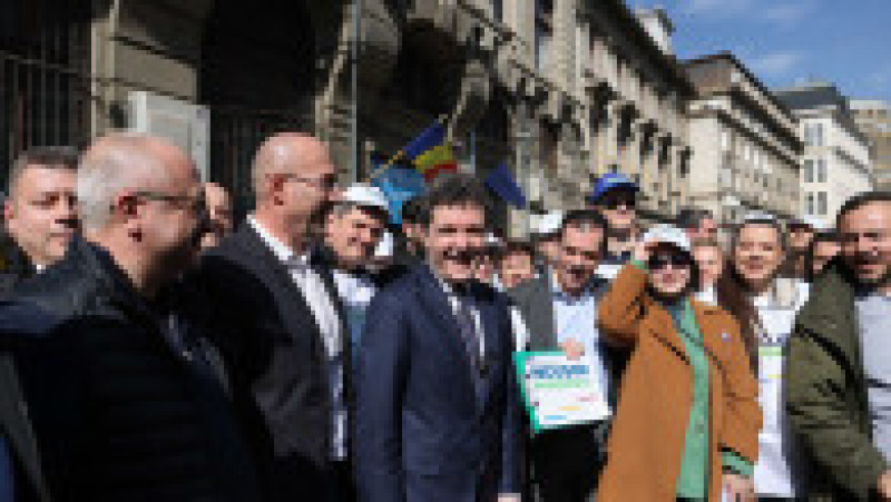 Nicușor Dan, candidat la alegerile prezidențiale, depune dosarul de candidatură și lista de semnături la sediul Biroului Electoral, în București, 7 martie 2025. Foto: Inquam Photos / George Călin | Poza 7 din 8