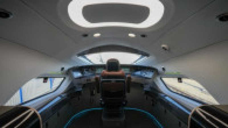 Cel mai rapid tren de mare viteză din lume, CR450, se află în teste la Beijing. Foto: Profimedia | Poza 1 din 18