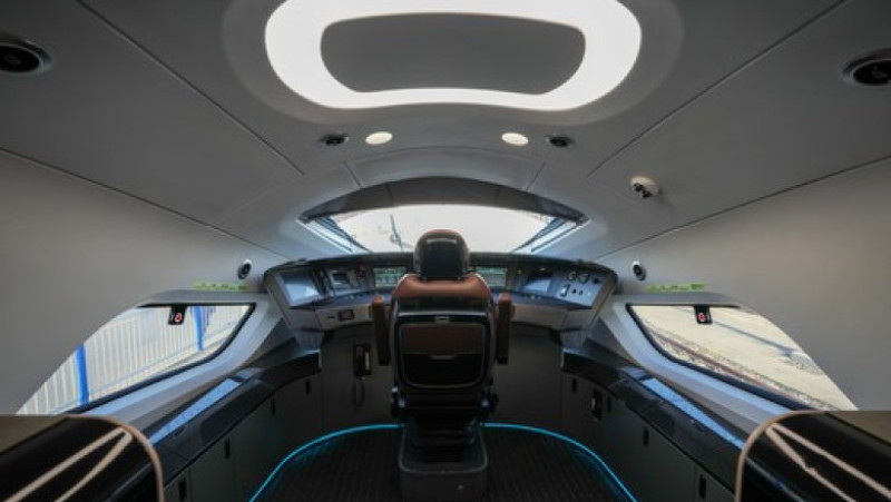 Cel mai rapid tren de mare viteză din lume, CR450, se află în teste la Beijing. Foto: Profimedia