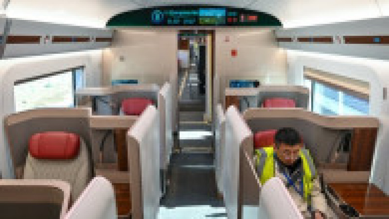 Cel mai rapid tren de mare viteză din lume, CR450, se află în teste la Beijing. Foto: Profimedia | Poza 12 din 18
