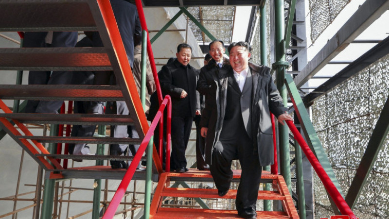 Kim Jong Un a inspectat un șantier unde va fi construit un submarin cu propulsie nucleară. Foto: Profimedia