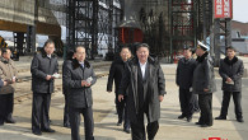 Kim Jong Un a inspectat un șantier unde va fi construit un submarin cu propulsie nucleară. Foto: Profimedia | Poza 3 din 6