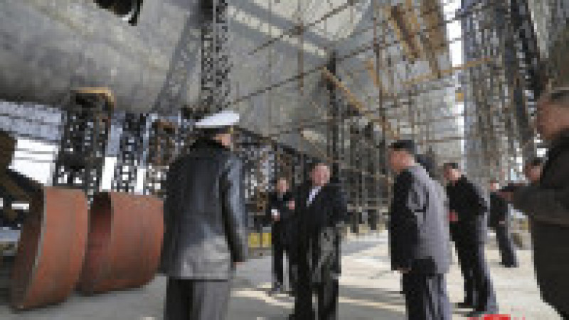 Kim Jong Un a inspectat un șantier unde va fi construit un submarin cu propulsie nucleară. Foto: Profimedia | Poza 5 din 6