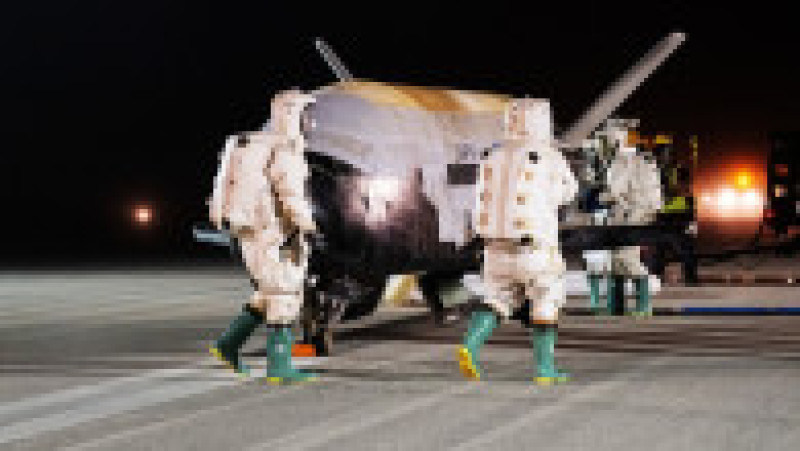 O mini-navetă spațială a armatei americane s-a întors vineri pe Pământ, după ce a înconjurat planeta timp de 434 de zile. | Poza 5 din 6