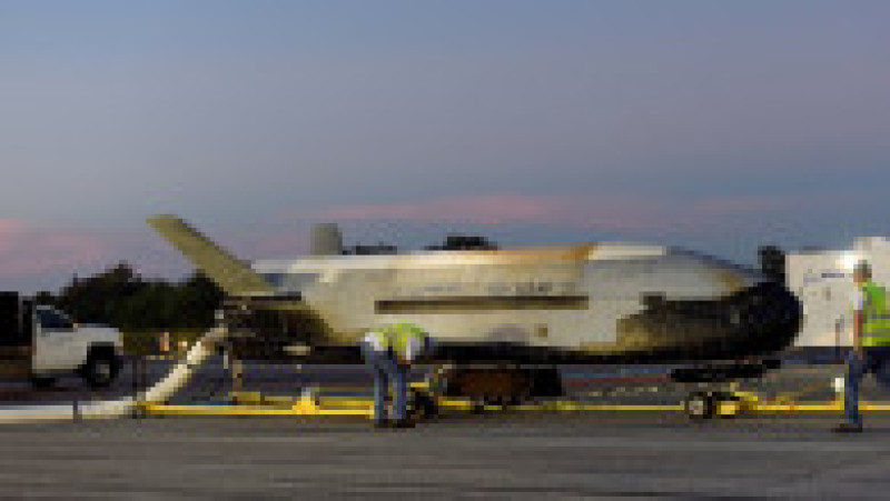 O mini-navetă spațială a armatei americane s-a întors vineri pe Pământ, după ce a înconjurat planeta timp de 434 de zile. | Poza 3 din 6