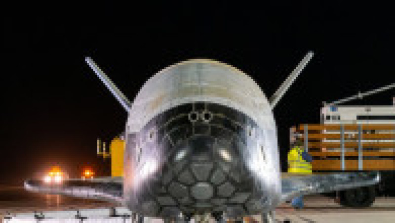 O mini-navetă spațială a armatei americane s-a întors vineri pe Pământ, după ce a înconjurat planeta timp de 434 de zile. Foto: Profimedia | Poza 1 din 6