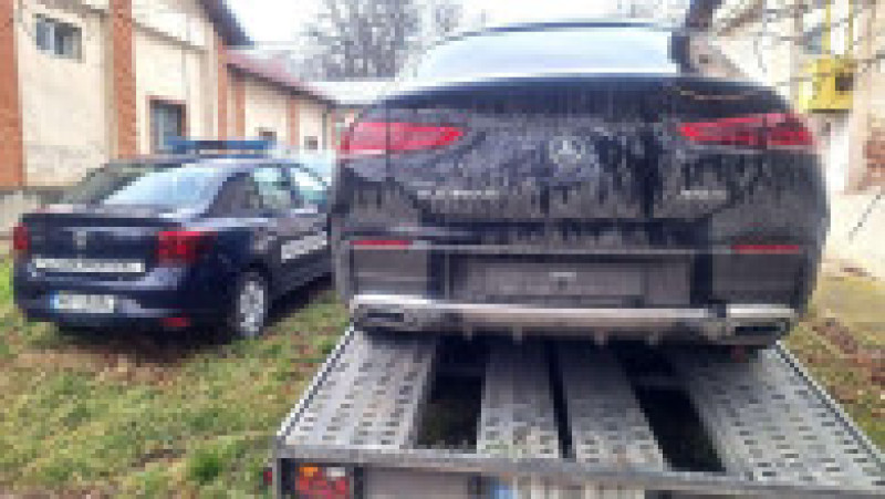 Două autoturisme de lux furate din Spania și Italia, în valoare de peste 100.000 de euro, descoperite la Vama Albița. Foto. Poliția de Frontieră | Poza 1 din 2