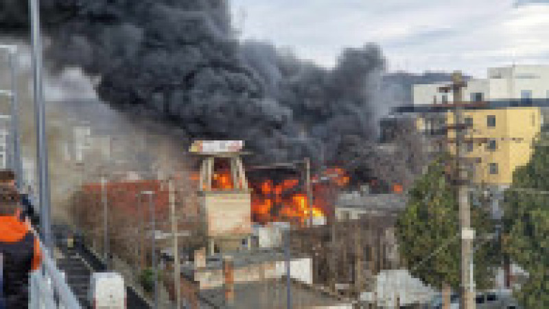 Incendiu puternic la un depozit din Sibiu: Traficul rutier este complet blocat. În zonă a fost emis mesaj RO-Alert. Foto. ISU Sibiu | Poza 4 din 4