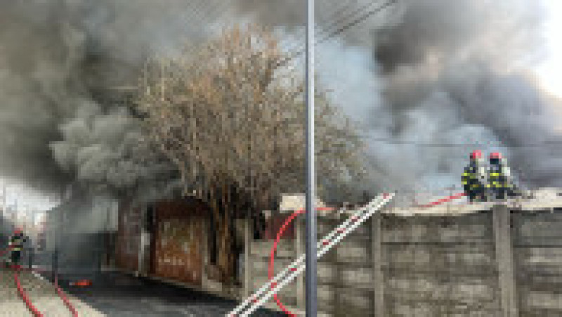 Incendiu puternic la un depozit din Sibiu: Traficul rutier este complet blocat. În zonă a fost emis mesaj RO-Alert. Foto. ISU Sibiu | Poza 3 din 4