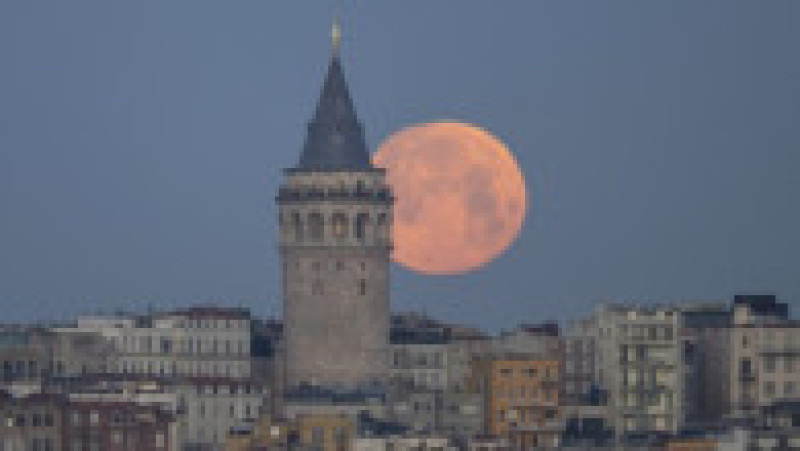 Lună roşie cu ocazia unei eclipse totale. Foto: Profimedia | Poza 4 din 19