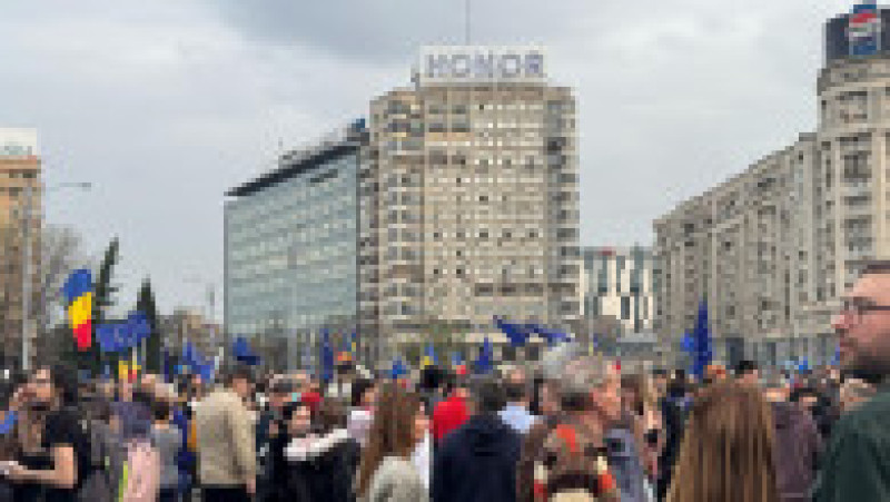 Mii de oameni participă la manifestația proeuropeană din Piața Victoriei | Poza 2 din 5