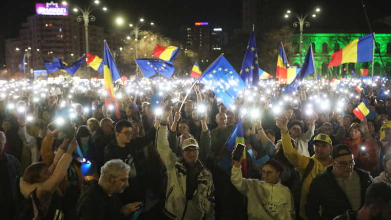 Mii de persoane participă la Mitingul ”EuRo Manifest” în Piața Victoriei / Foto: Inquam Photos / Adriana Neagoe