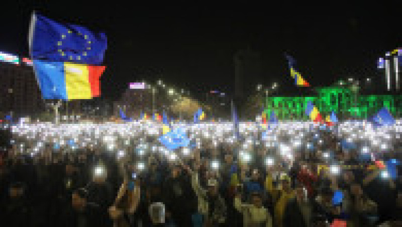 Mii de persoane participă la Mitingul ”EuRo Manifest” în Piața Victoriei / Foto: Inquam Photos / Adriana Neagoe | Poza 5 din 11