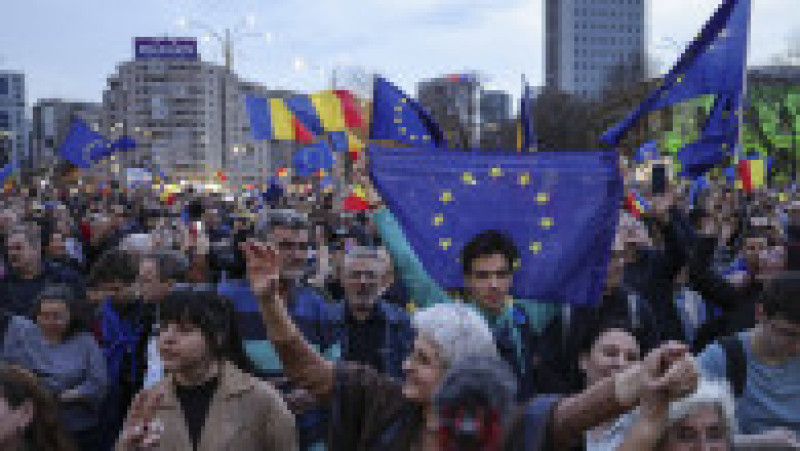 Mii de persoane participă la Mitingul ”EuRo Manifest” în Piața Victoriei / Foto: Inquam Photos / Octav Ganea | Poza 8 din 11
