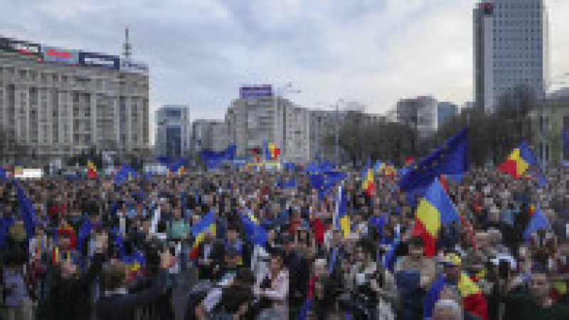 Mii de persoane participă la Mitingul ”EuRo Manifest” în Piața Victoriei / Foto: Inquam Photos / Octav Ganea | Poza 6 din 11