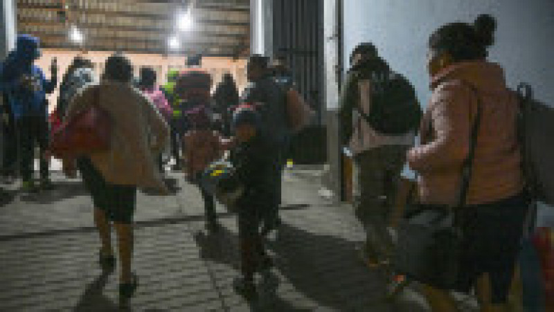 Sute de familii din Guatemala au fost evacuate după erupția vulcanului Fuego. Foto: Profimedia | Poza 4 din 6