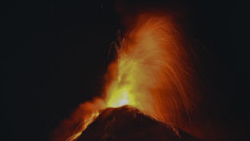 Sute de familii din Guatemala au fost evacuate după erupția vulcanului Fuego. Foto: Profimedia | Poza 6 din 6