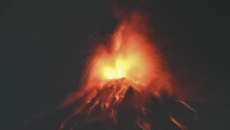 Sute de familii din Guatemala au fost evacuate după erupția vulcanului Fuego. Foto: Profimedia | Poza 3 din 6