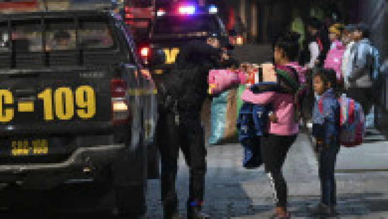 Sute de familii din Guatemala au fost evacuate după erupția vulcanului Fuego. Foto: Profimedia | Poza 5 din 6