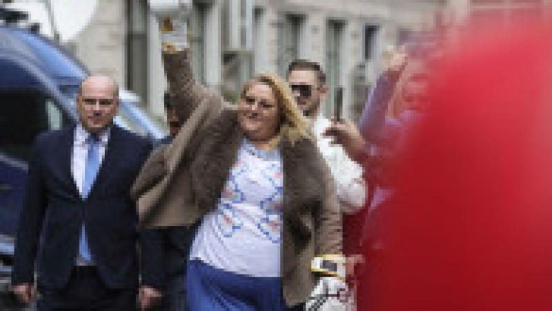Diana Șoșoacă a purtat mănuși de box la depunerea candidaturii. Foto: INQUAM Photos / Octav Ganea | Poza 1 din 7