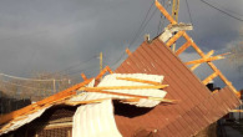 poza casa distrusa de vant sursa isu cluj 130324 (1) | Poza 1 din 2