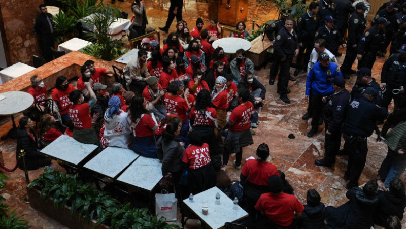 Protest pro-palestinian la Trump Tower, în New York, 13 martie 2025. Foto: Profimedia