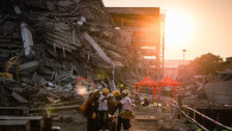 Seismul a fost urmat câteva minute mai târziu de o replică cu magnitudinea de 6,7. Foto: Profimedia | Poza 20 din 20