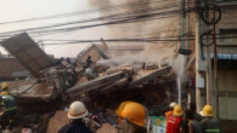 Seismul a fost urmat câteva minute mai târziu de o replică cu magnitudinea de 6,7. Foto: Profimedia | Poza 6 din 20